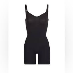 SKIMS NWOT VIRAL BLACK BODYSUIT WITH SHORTS